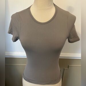 SKIMS Women's Short Sleeve Top in Taupe